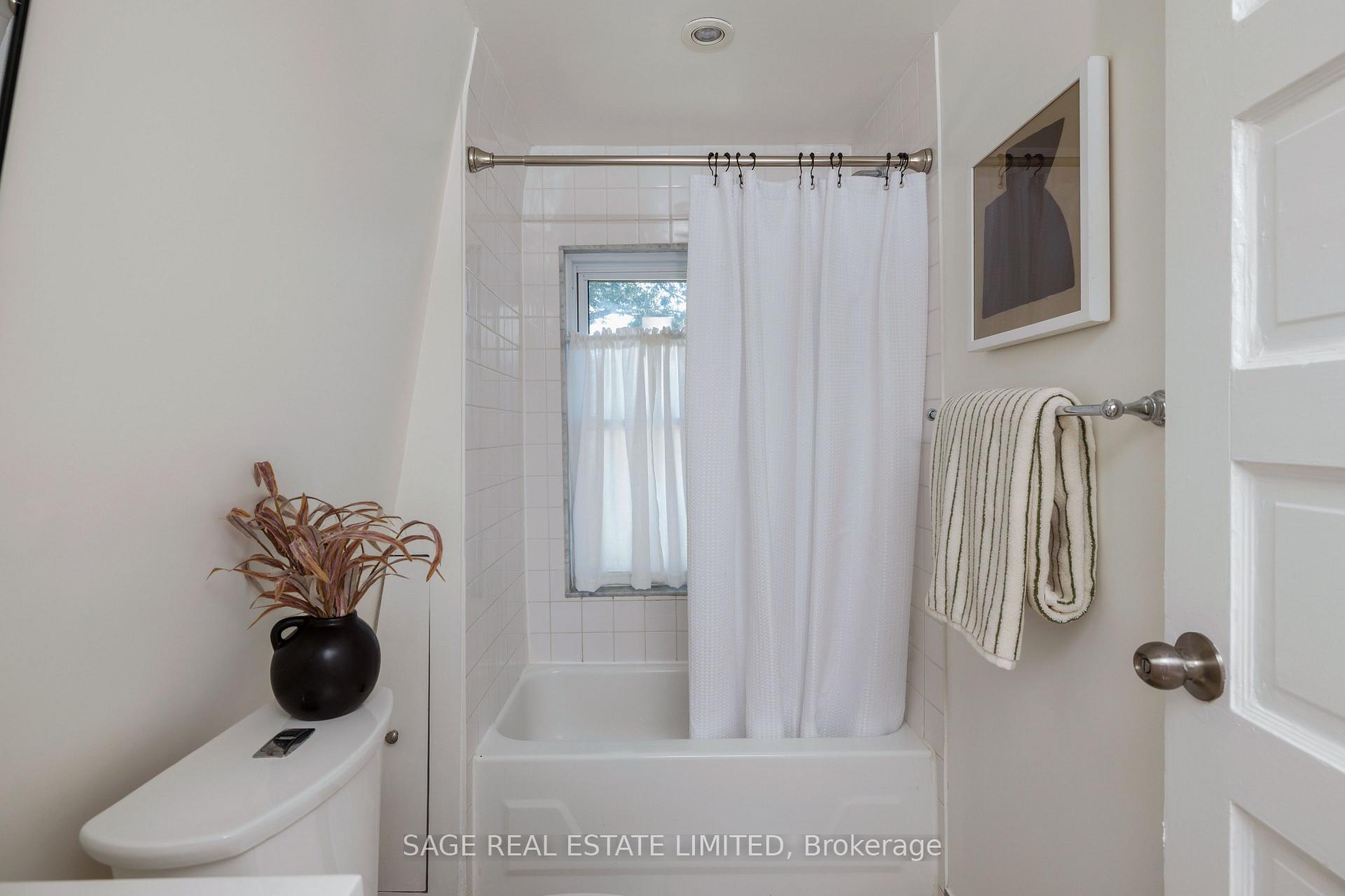 Photo 36 of 250 Springdale Boulevard, Toronto, Danforth Village-East York — HOMEH