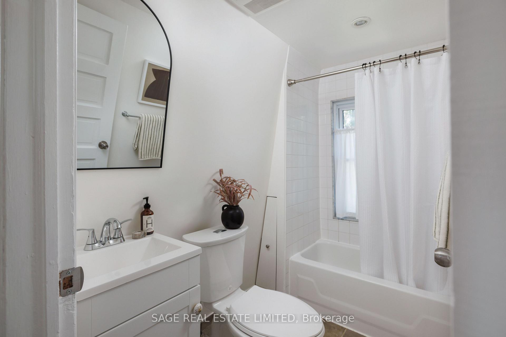Photo 37 of 250 Springdale Boulevard, Toronto, Danforth Village-East York — HOMEH