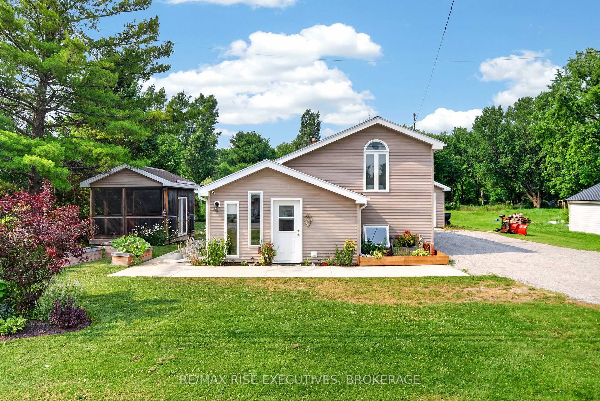 Photo 2 of 2990 Rutledge Road, Frontenac, Frontenac South — HOMEH