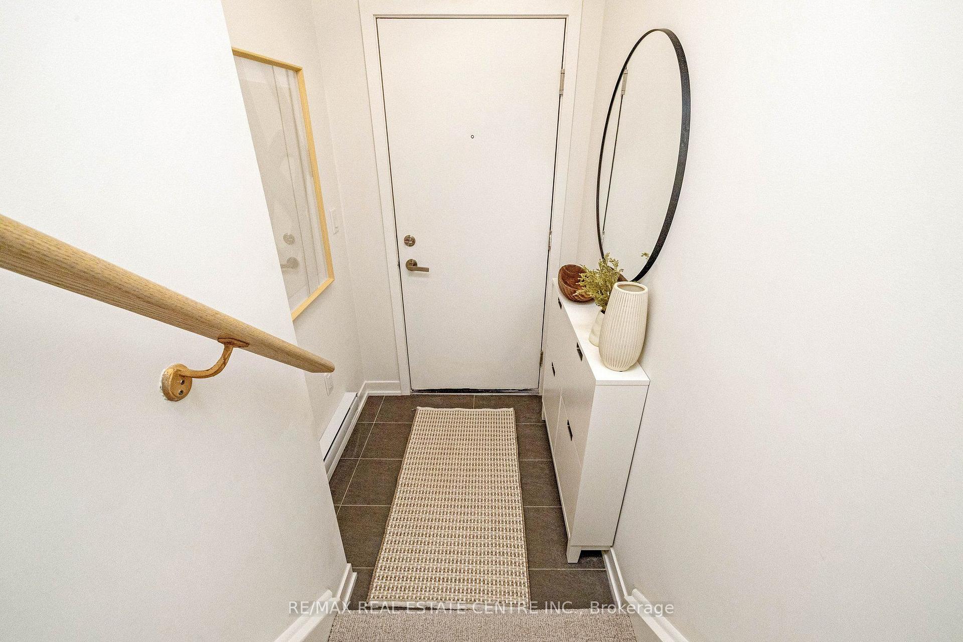 Photo 4 of Unit 18, 3409 Ridgeway Drive, Mississauga, Erin Mills — HOMEH