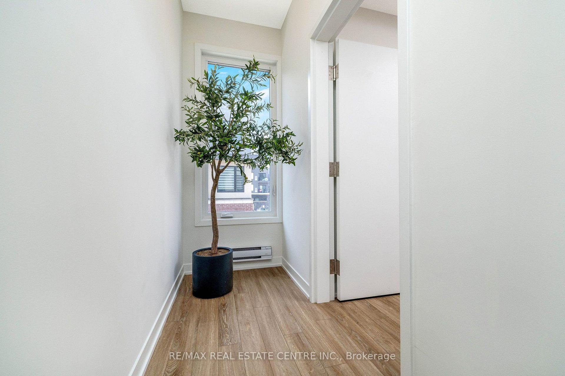 Photo 5 of Unit 18, 3409 Ridgeway Drive, Mississauga, Erin Mills — HOMEH
