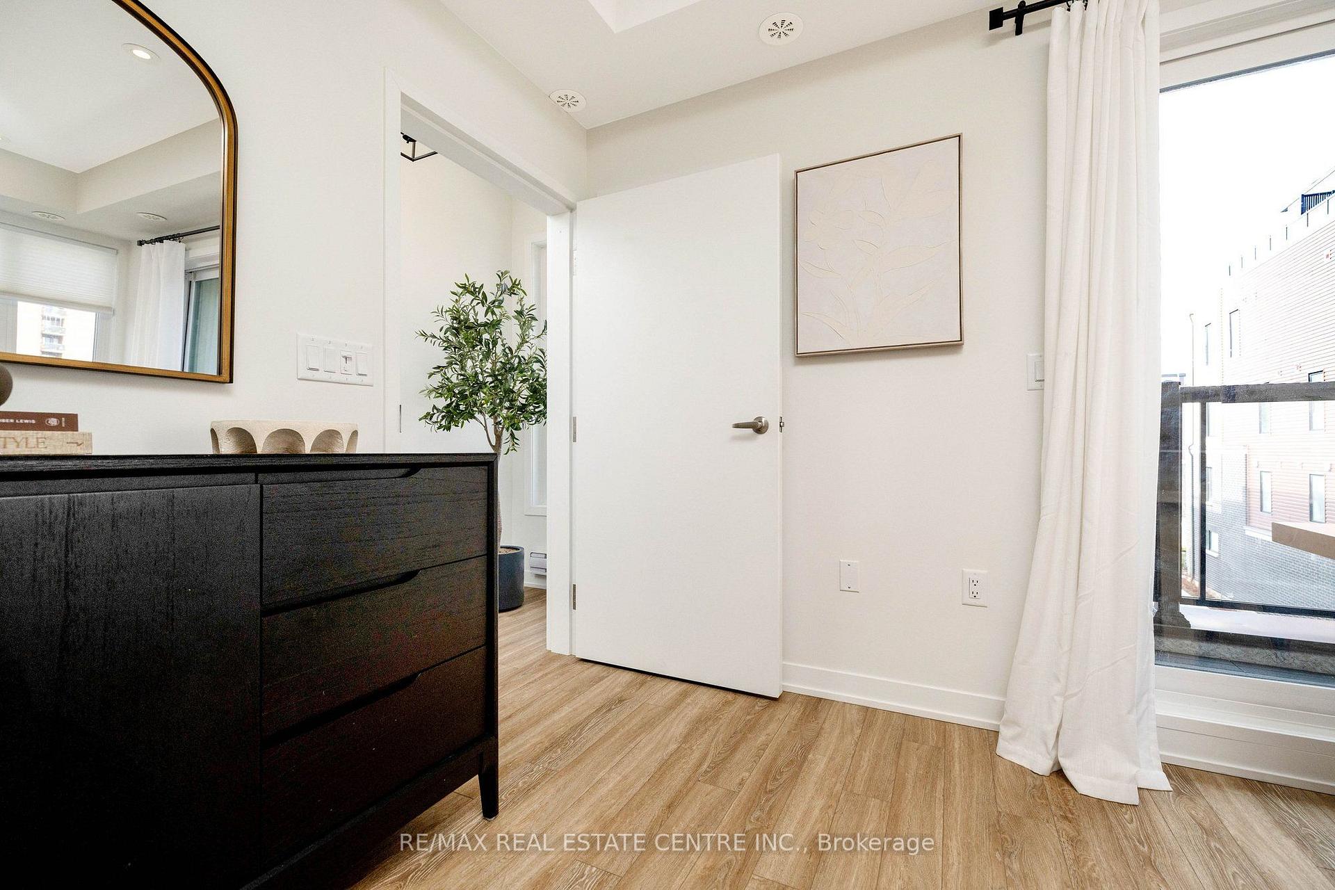 Photo 6 of Unit 18, 3409 Ridgeway Drive, Mississauga, Erin Mills — HOMEH