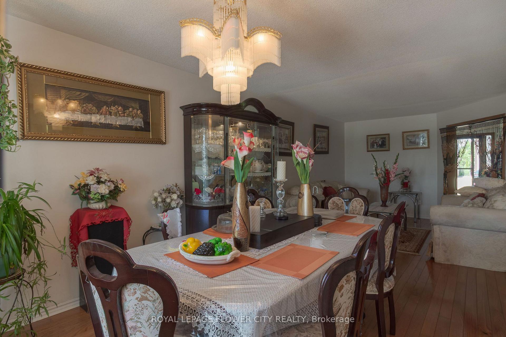 Photo 11 of 19 Fallen Oak Court, Brampton, Fletcher's Creek South — HOMEH