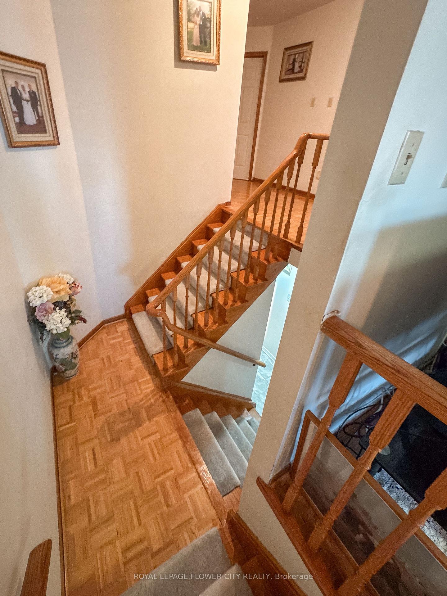 Photo 15 of 19 Fallen Oak Court, Brampton, Fletcher's Creek South — HOMEH