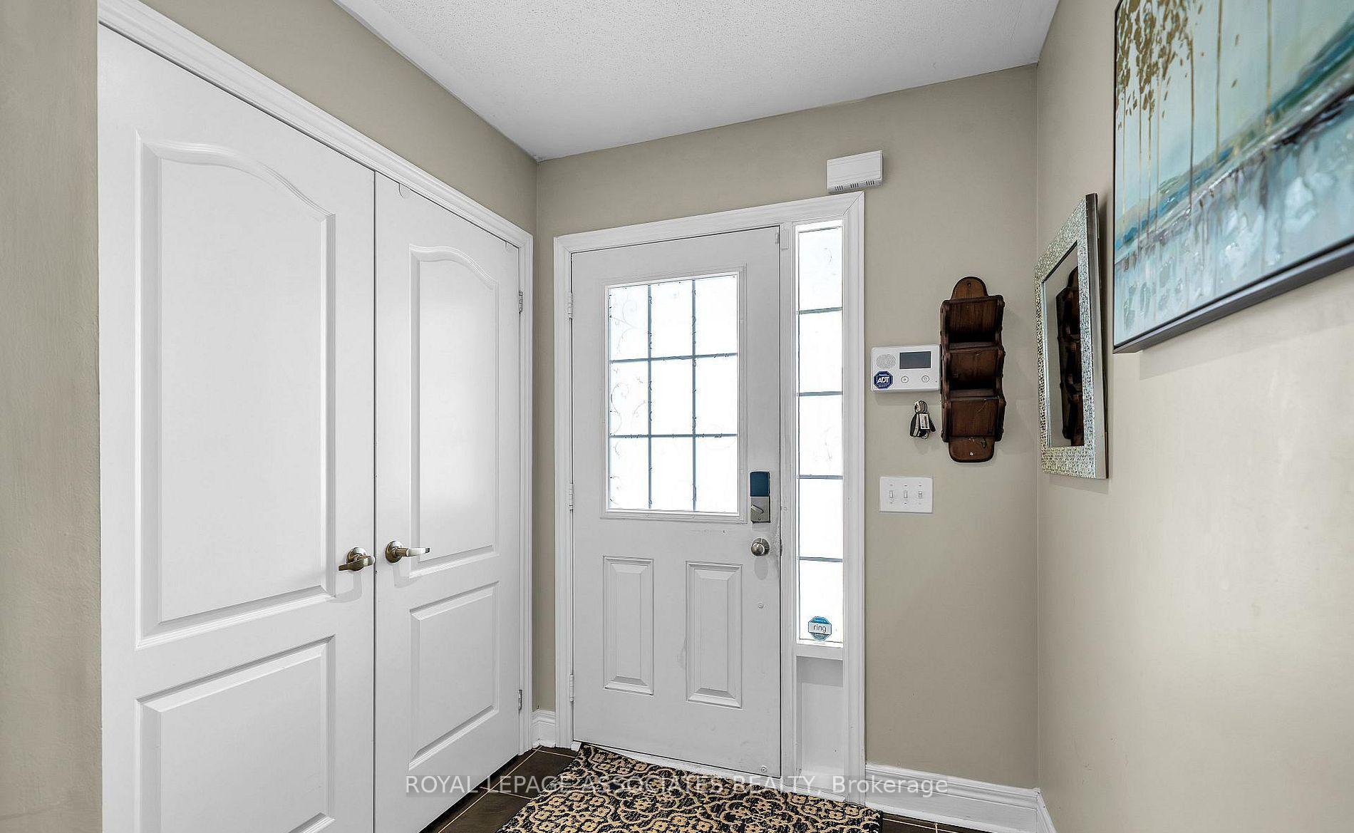 Photo 5 of 164 Dewell Crescent, Clarington, Courtice — HOMEH