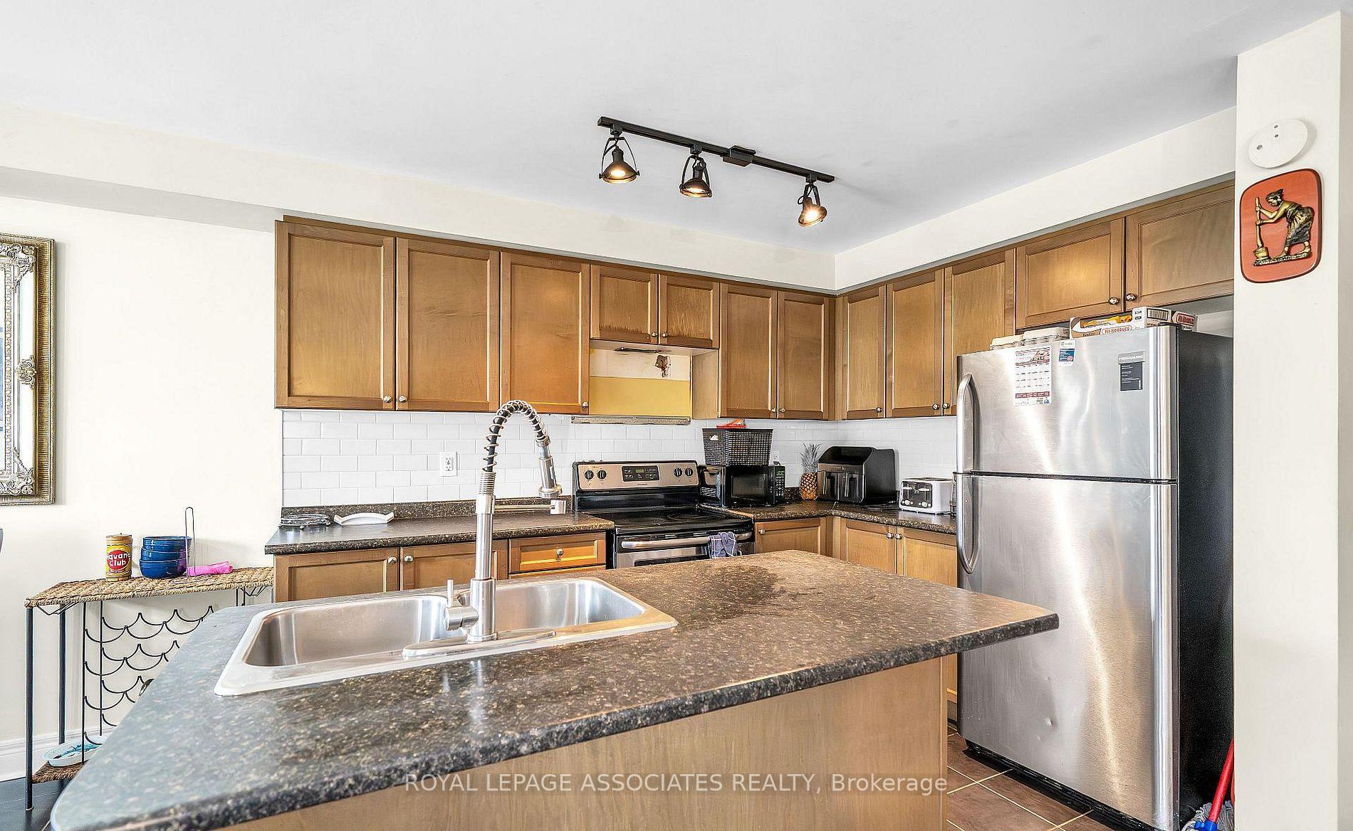 Photo 9 of 164 Dewell Crescent, Clarington, Courtice — HOMEH