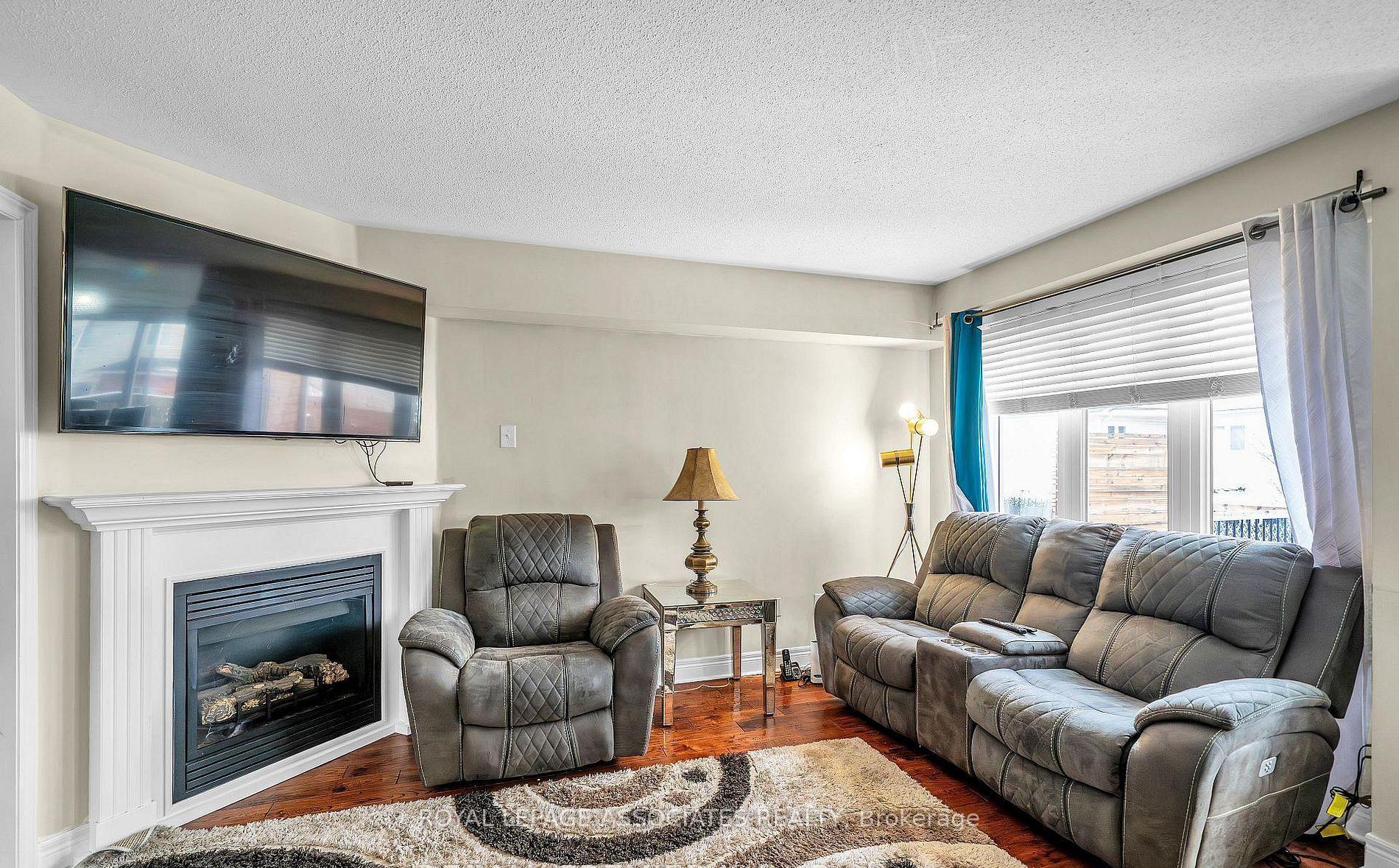 Photo 17 of 164 Dewell Crescent, Clarington, Courtice — HOMEH