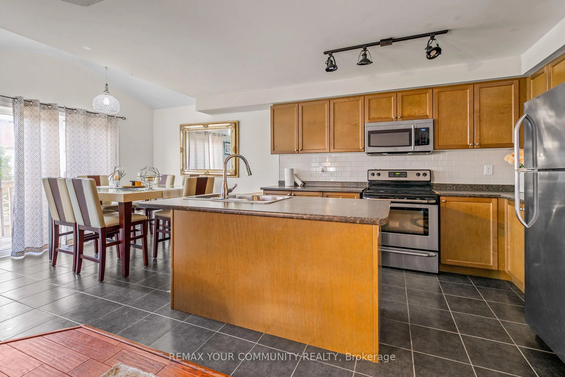 Photo 30 of 164 Dewell Crescent, Clarington, Courtice — HOMEH