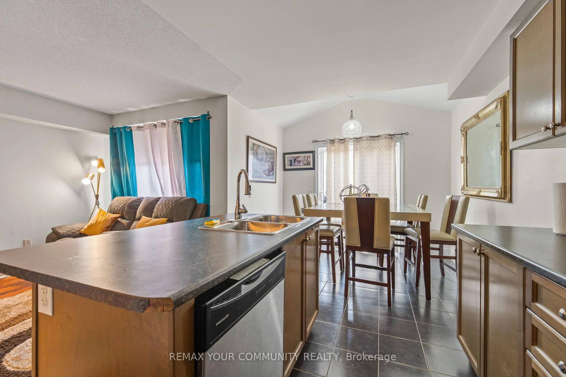 Photo 34 of 164 Dewell Crescent, Clarington, Courtice — HOMEH