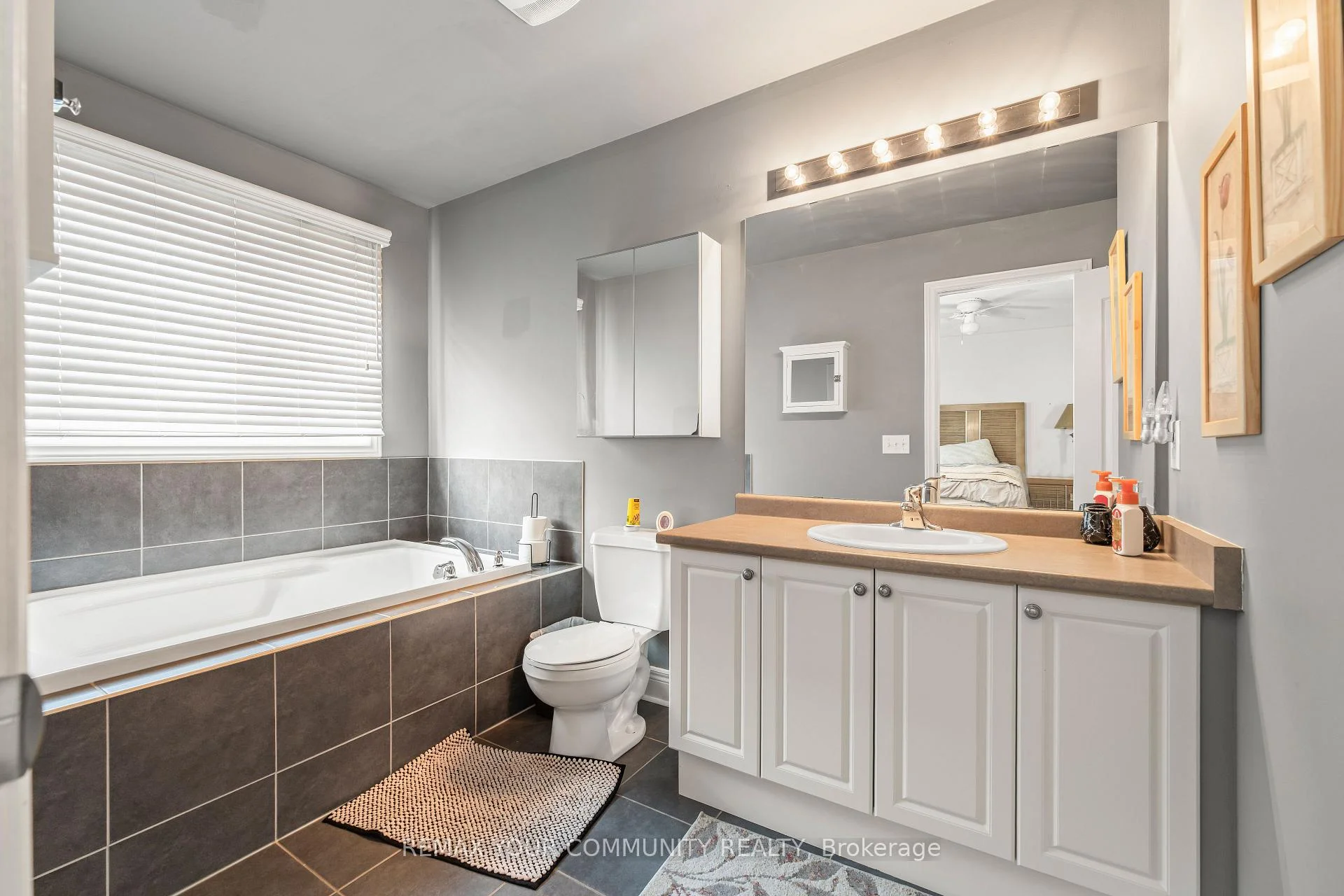 Photo 52 of 164 Dewell Crescent, Clarington, Courtice — HOMEH