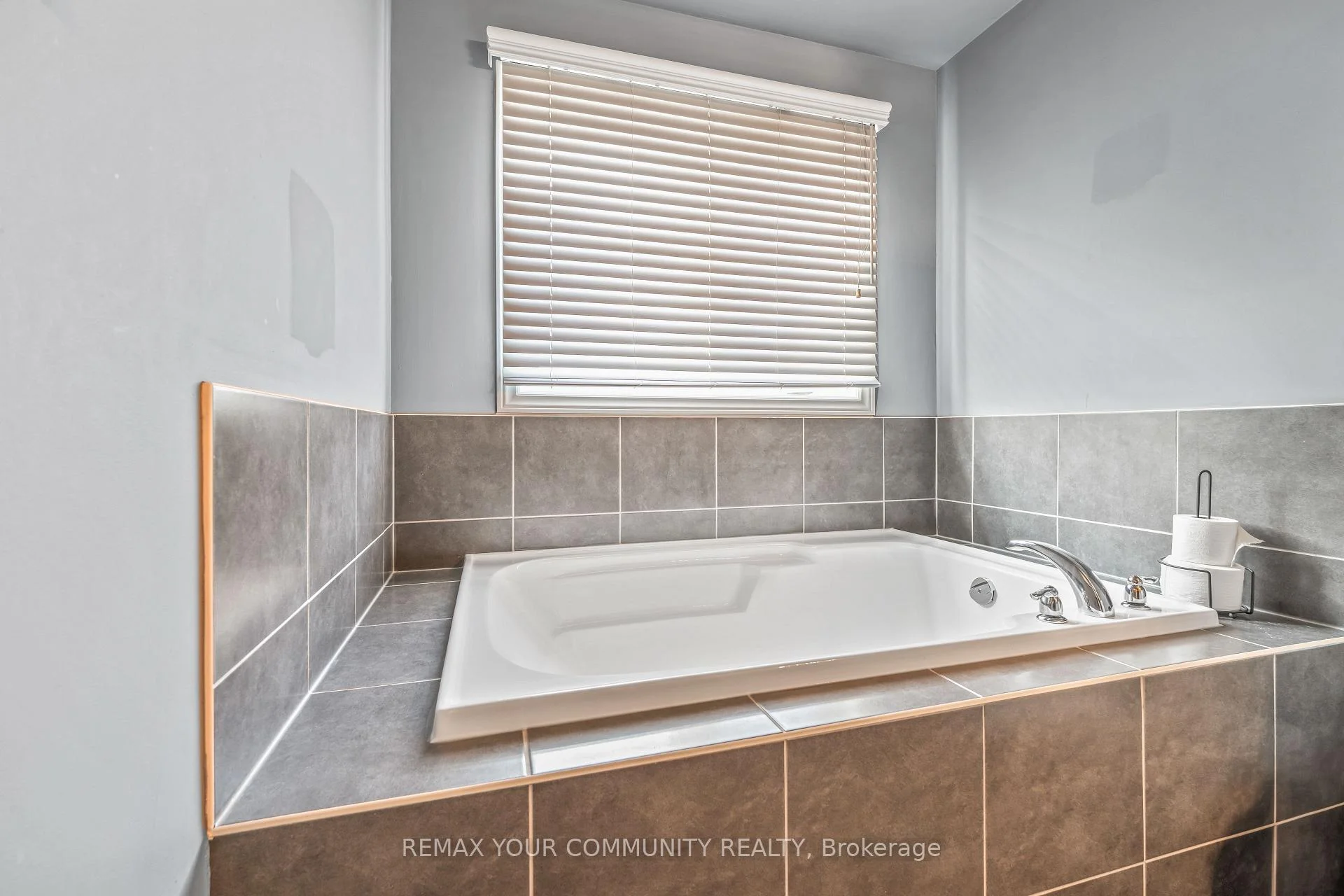 Photo 54 of 164 Dewell Crescent, Clarington, Courtice — HOMEH