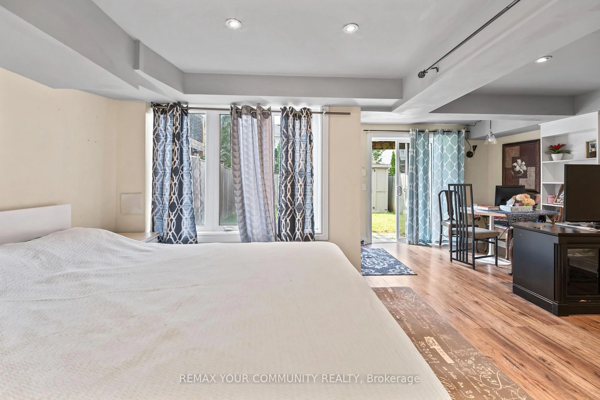 Photo 62 of 164 Dewell Crescent, Clarington, Courtice — HOMEH