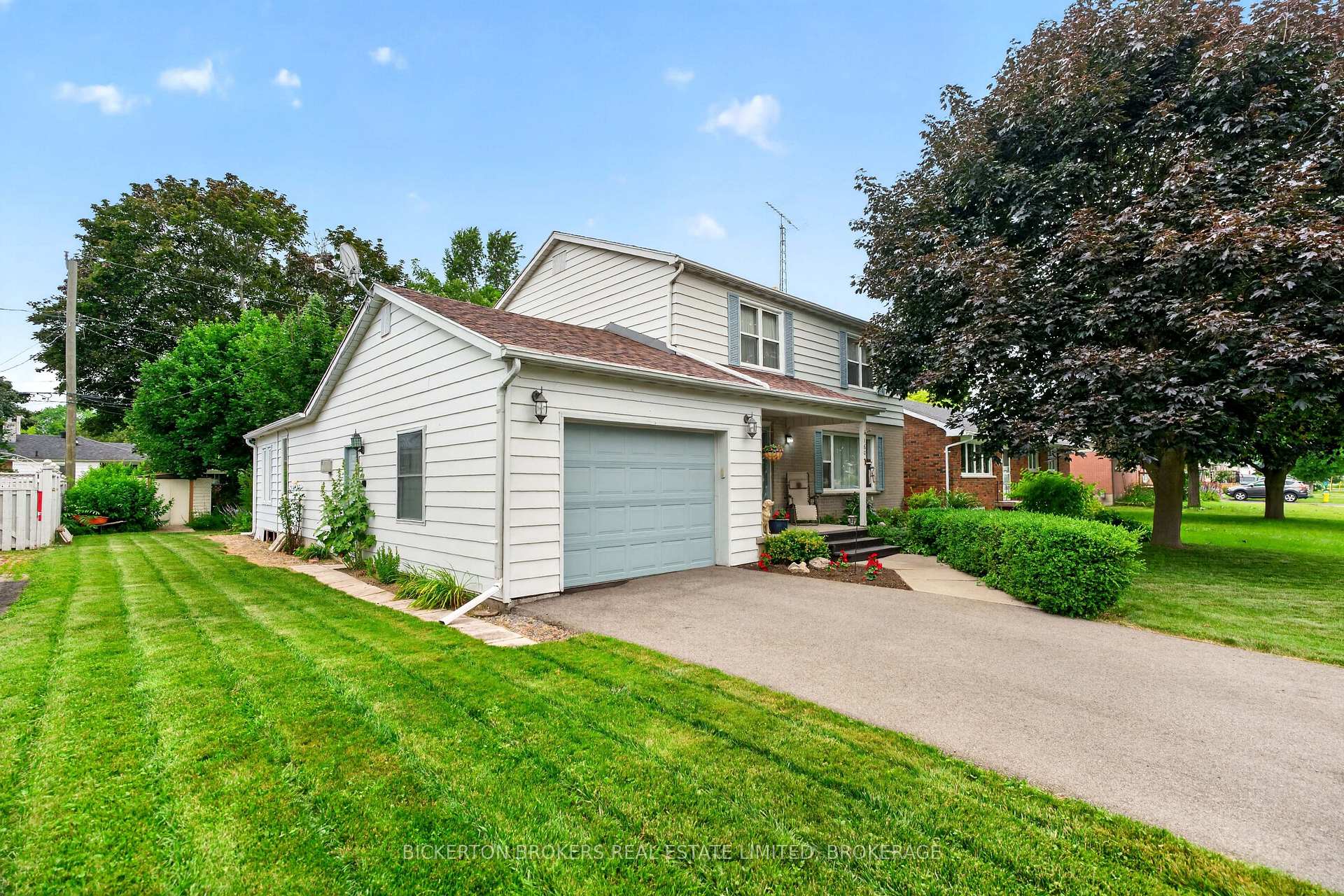 Photo 2 of 160 Elmwood Drive, Gananoque, Gananoque — HOMEH