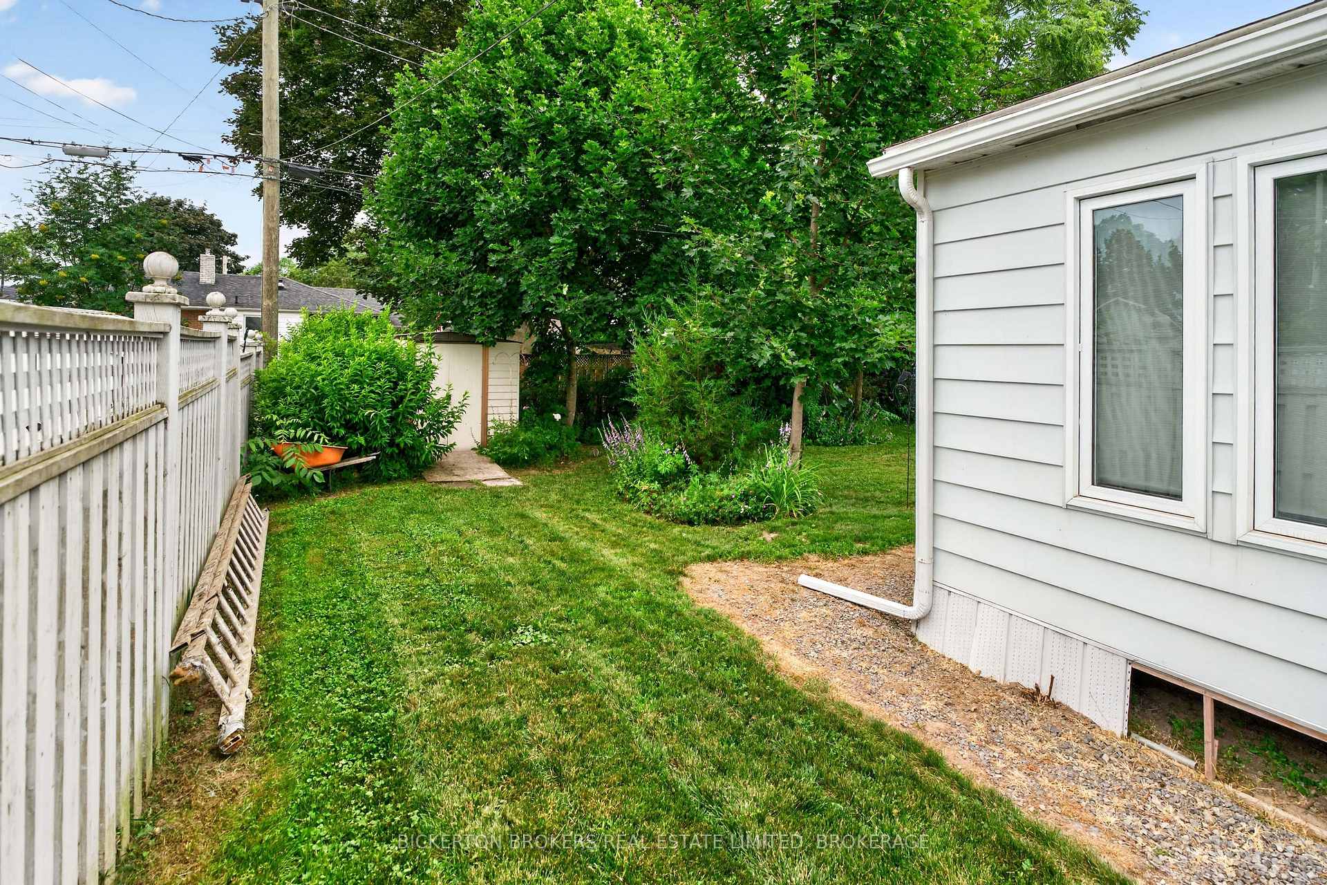 Photo 4 of 160 Elmwood Drive, Gananoque, Gananoque — HOMEH