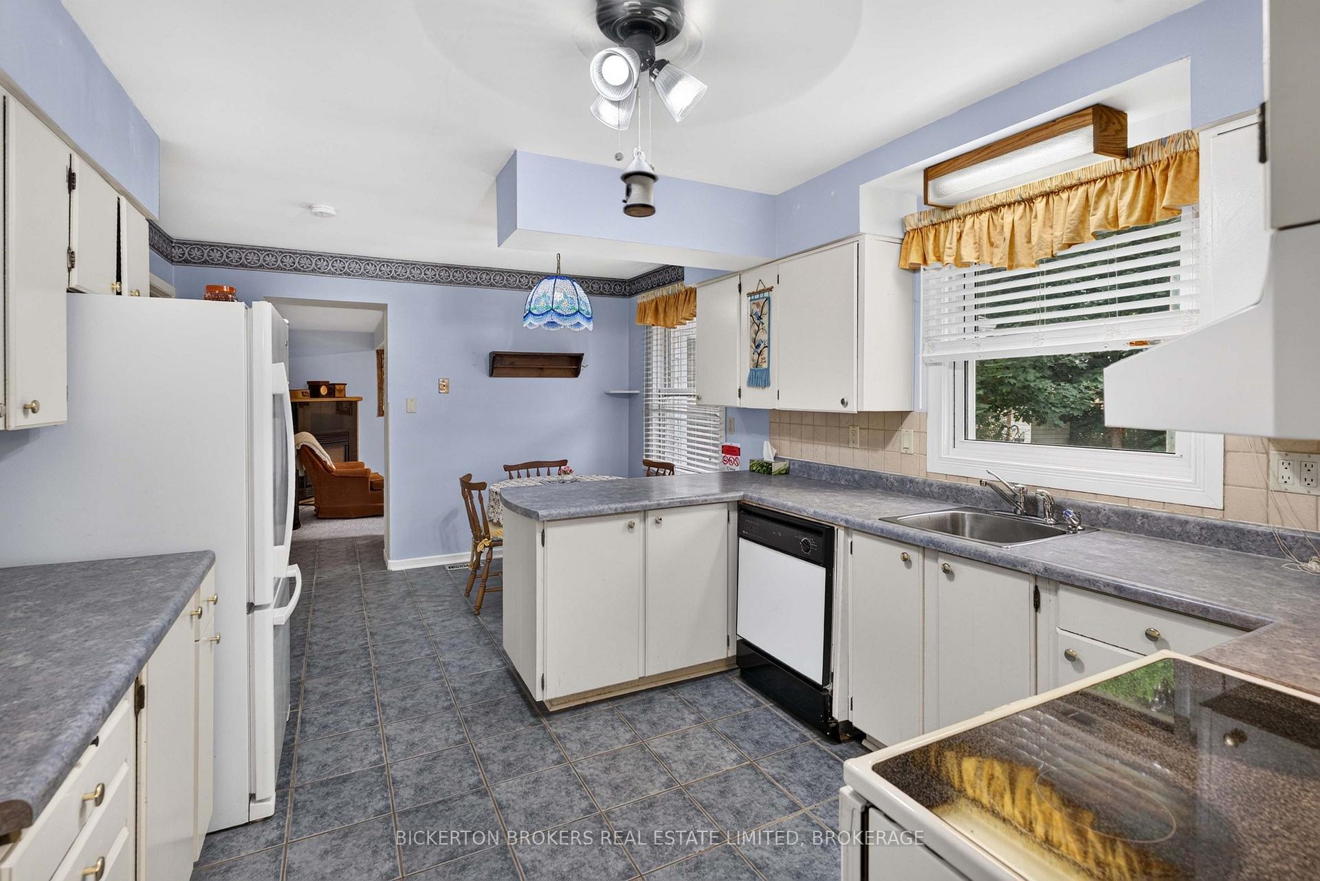 Photo 33 of 160 Elmwood Drive, Gananoque, Gananoque — HOMEH