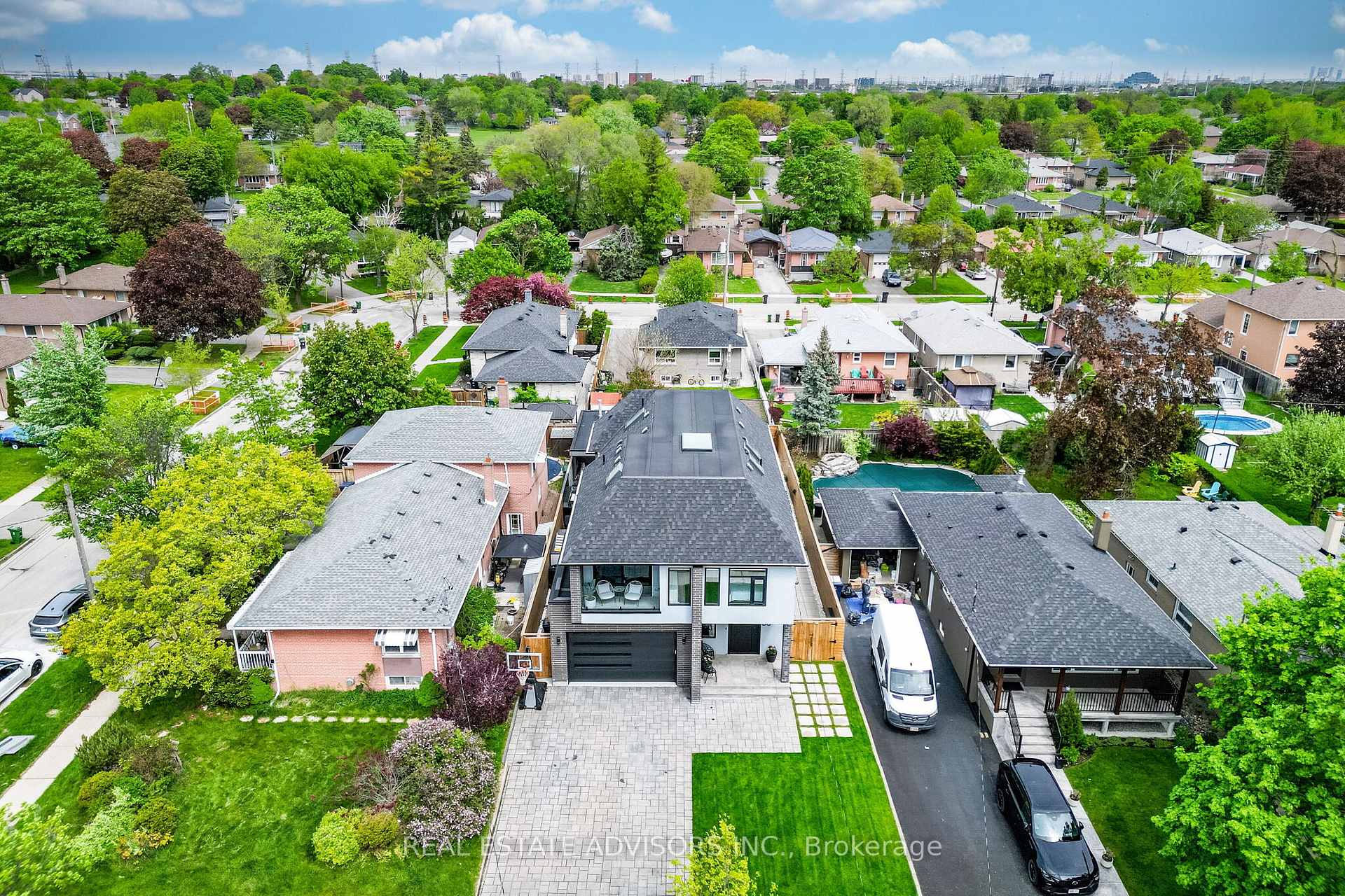 Photo 3 of 50 Beckwith Road E, Etobicoke, Eringate-Centennial-West Deane — HOMEH