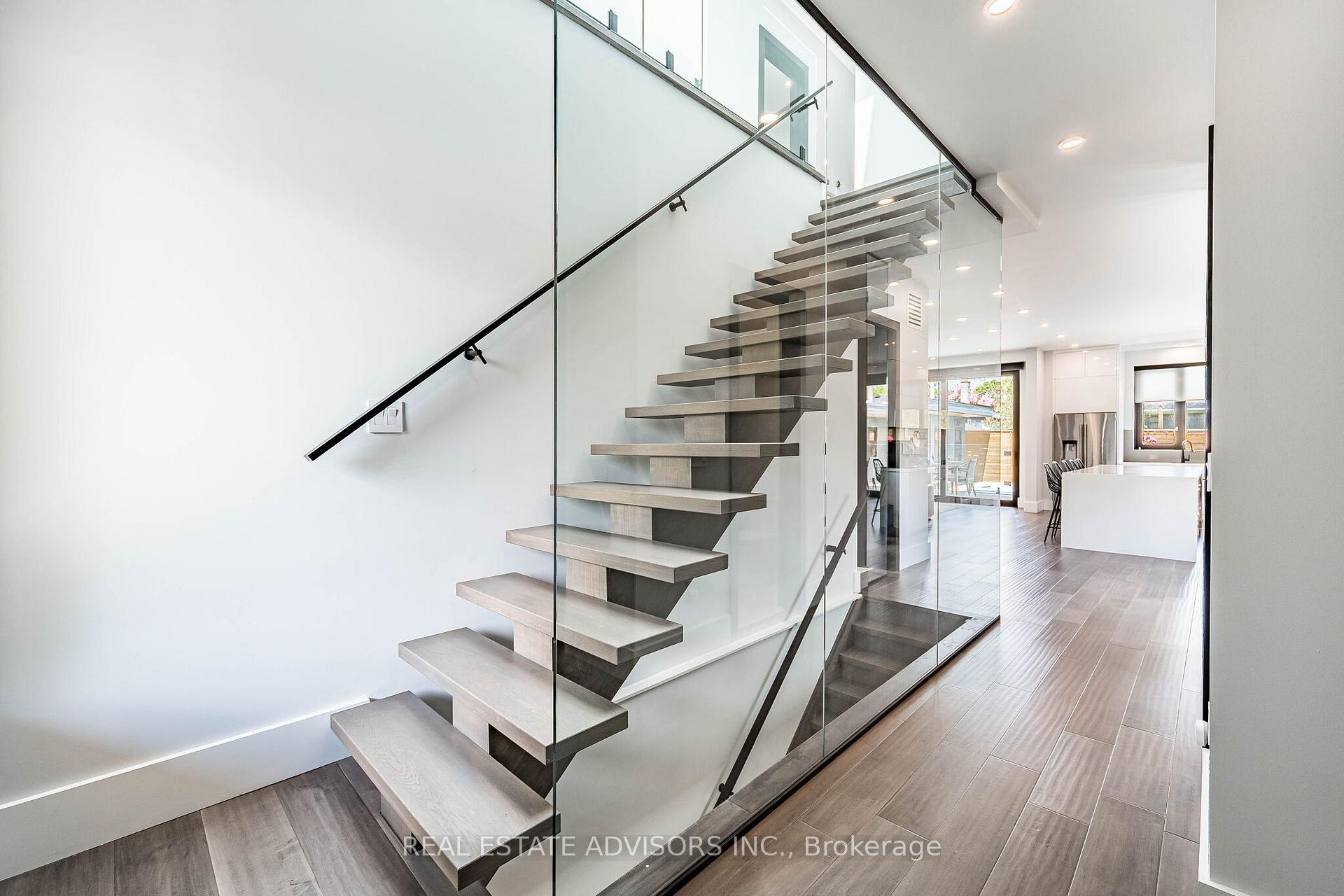 Photo 4 of 50 Beckwith Road E, Etobicoke, Eringate-Centennial-West Deane — HOMEH