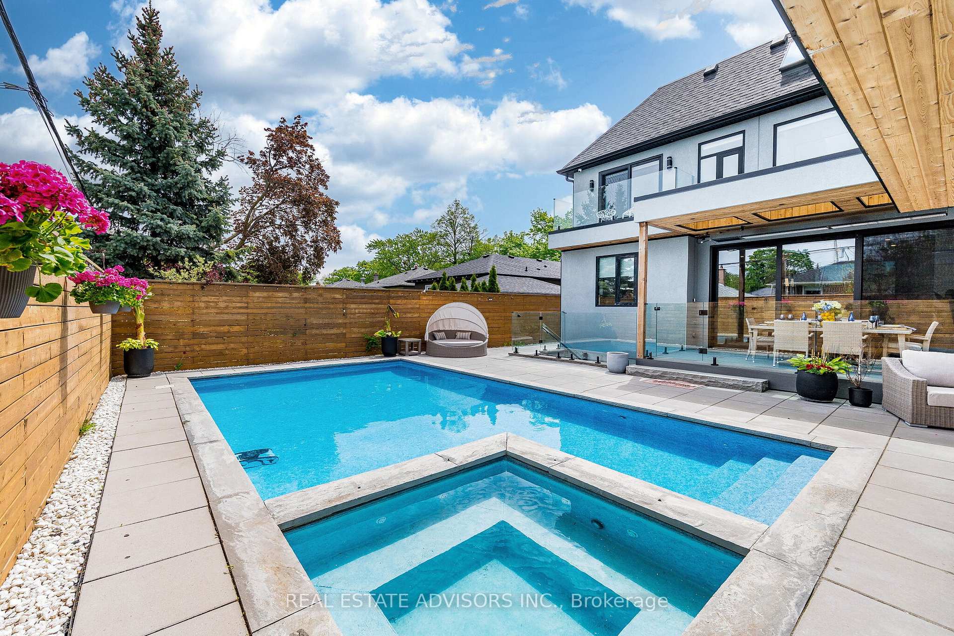 Photo 34 of 50 Beckwith Road E, Etobicoke, Eringate-Centennial-West Deane — HOMEH