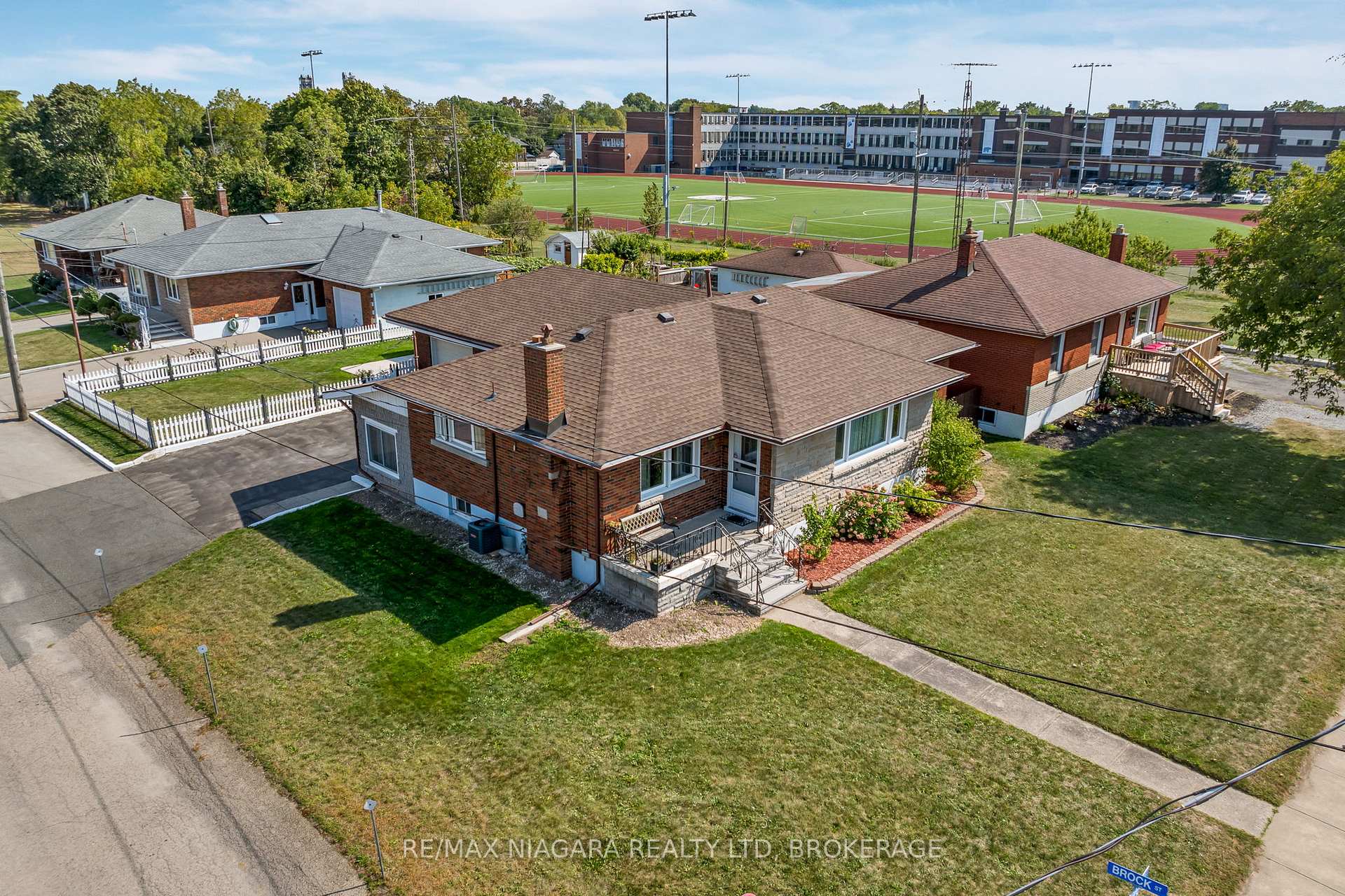 Photo 3 of 419 Steele Street, Port Colborne, Sugarloaf — HOMEH