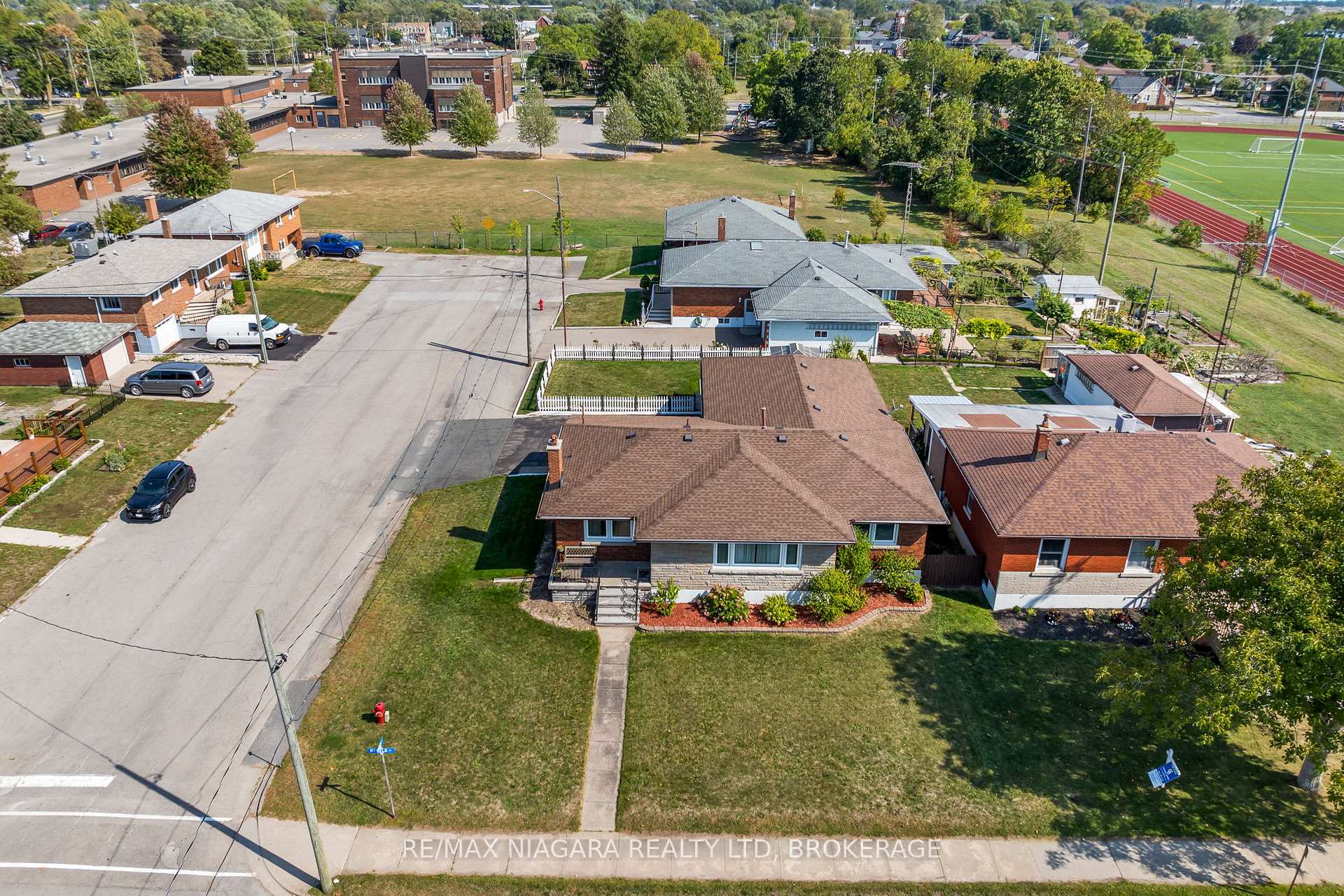 Photo 31 of 419 Steele Street, Port Colborne, Sugarloaf — HOMEH
