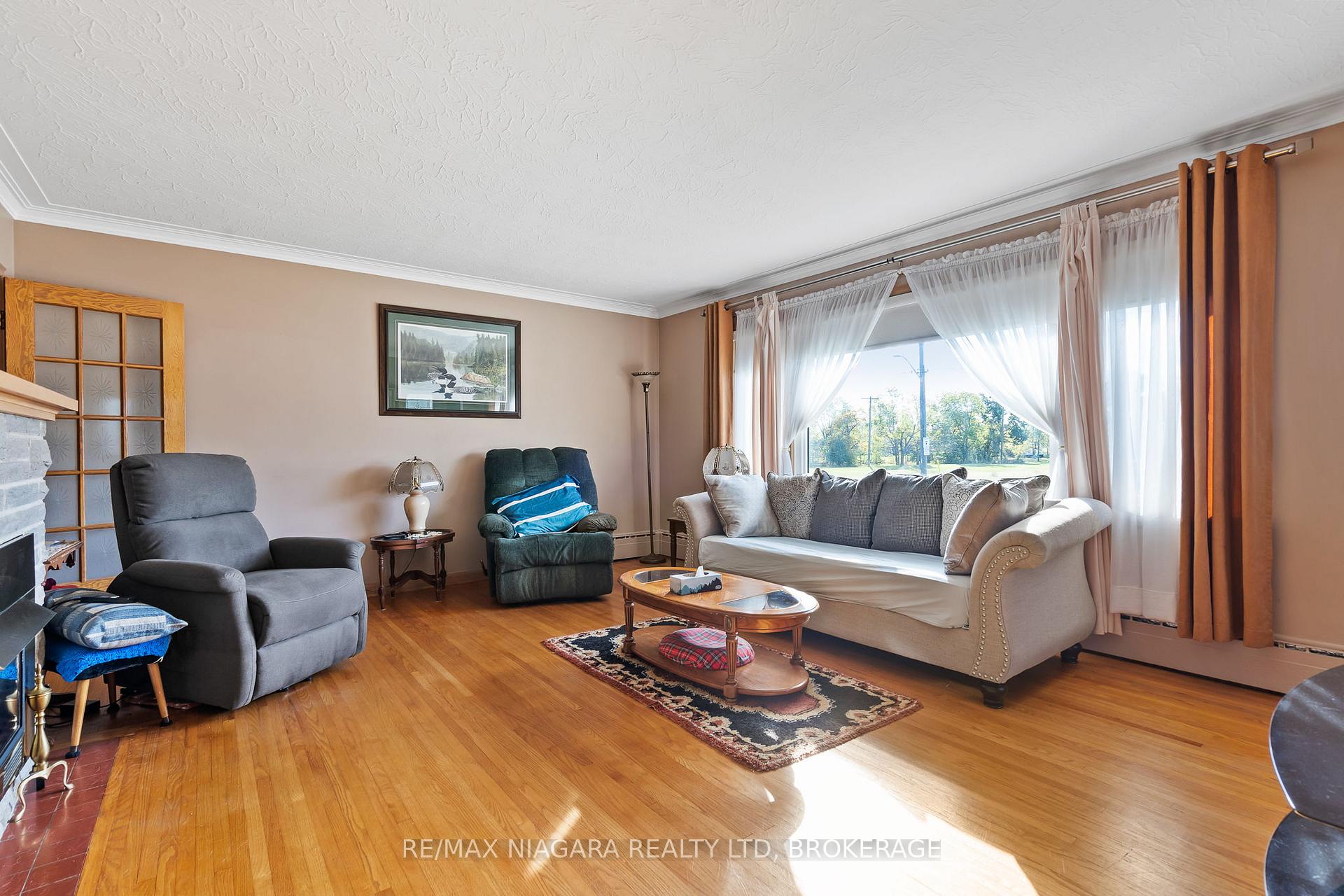 Photo 5 of 419 Steele Street, Port Colborne, Sugarloaf — HOMEH