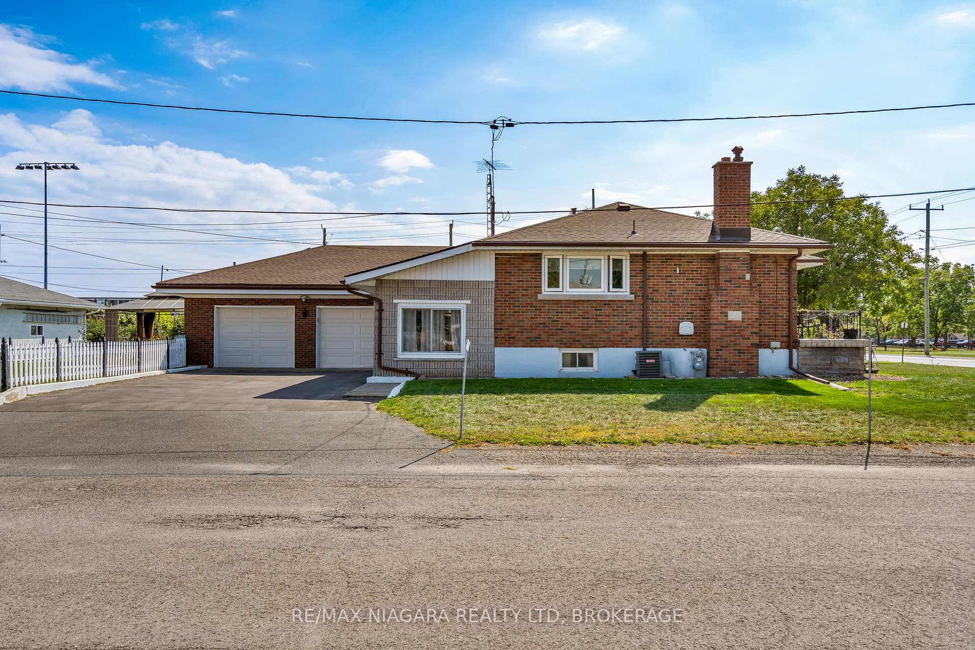Photo 22 of 419 Steele Street, Port Colborne, Sugarloaf — HOMEH