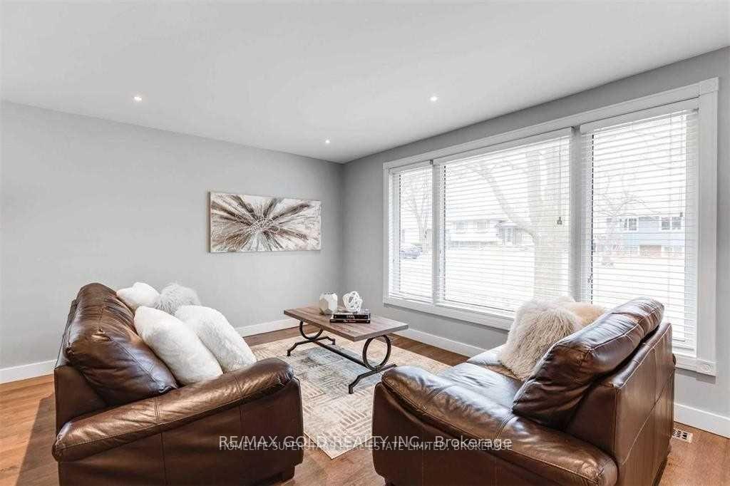 Photo 2 of 3472 Rexway Drive, Burlington, Roseland — HOMEH