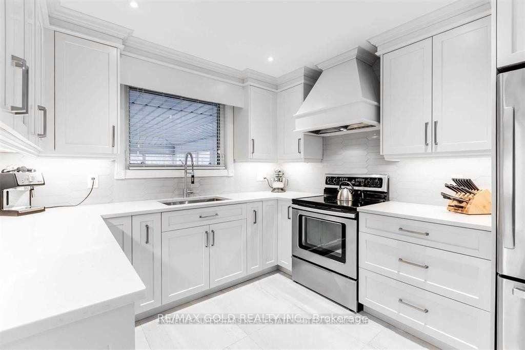 Photo 4 of 3472 Rexway Drive, Burlington, Roseland — HOMEH