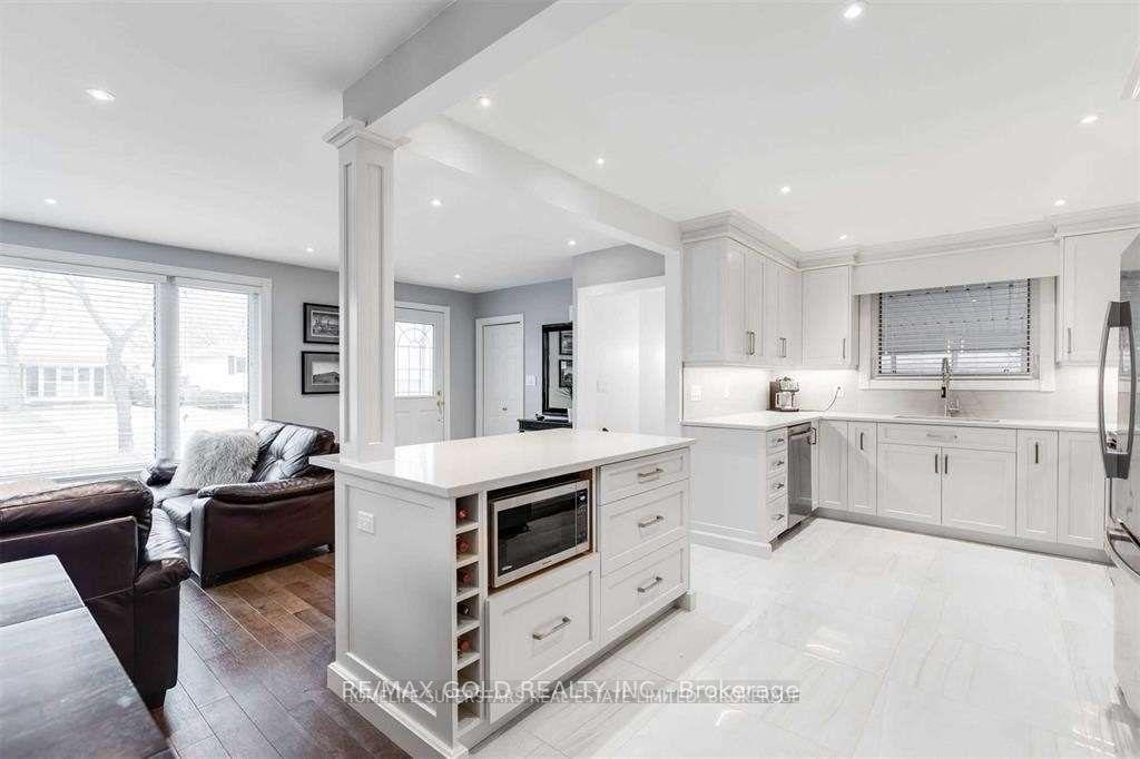 Photo 5 of 3472 Rexway Drive, Burlington, Roseland — HOMEH