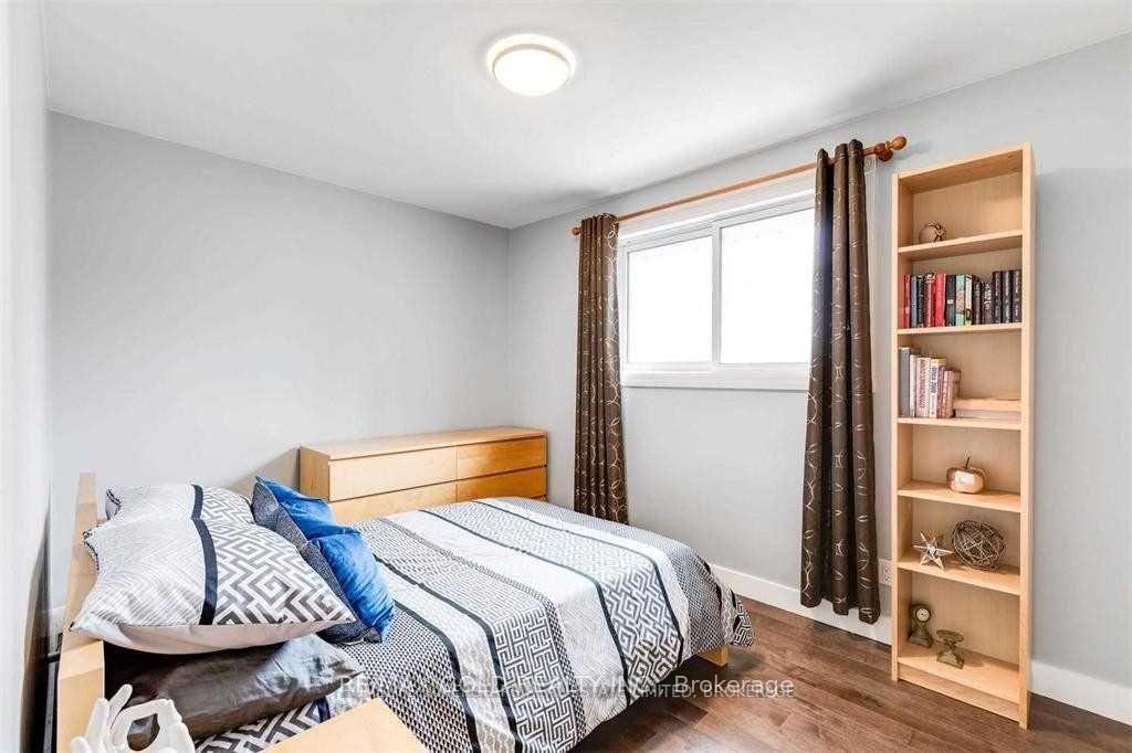 Photo 7 of 3472 Rexway Drive, Burlington, Roseland — HOMEH