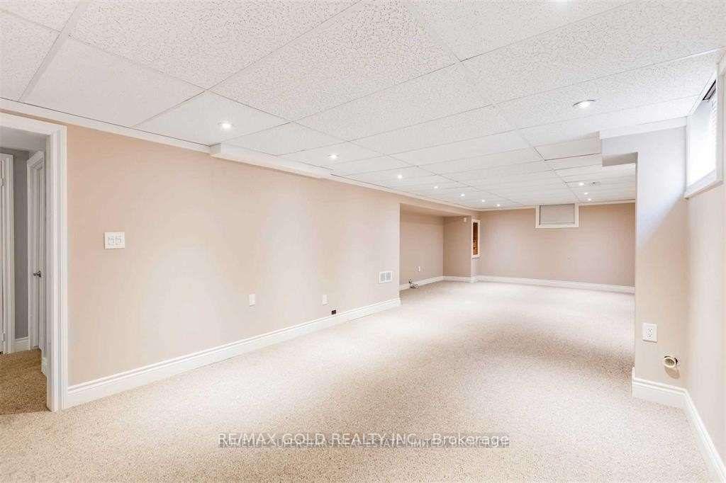 Photo 12 of 3472 Rexway Drive, Burlington, Roseland — HOMEH