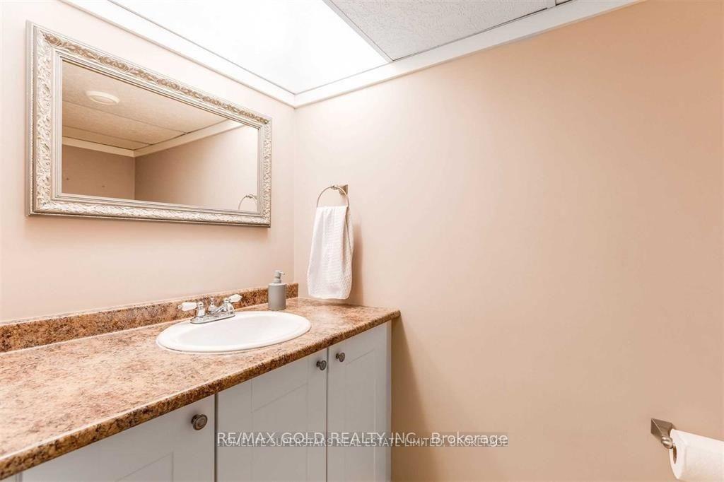 Photo 13 of 3472 Rexway Drive, Burlington, Roseland — HOMEH