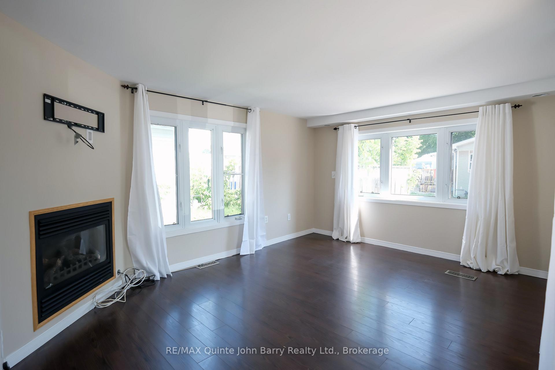 Photo 7 of Unit 54, 63 Whites Road, Quinte West, Sidney Ward — HOMEH