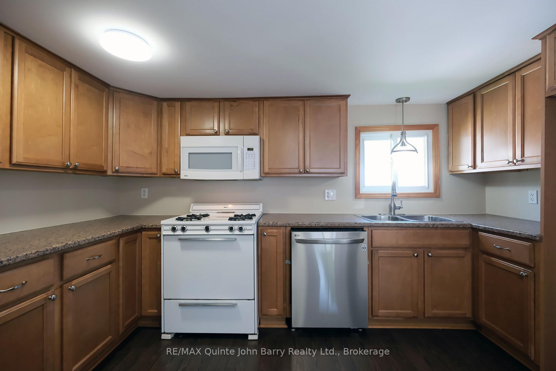 Photo 10 of Unit 54, 63 Whites Road, Quinte West, Sidney Ward — HOMEH