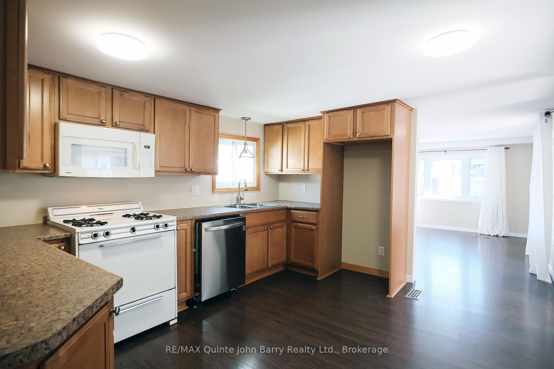 Photo 11 of Unit 54, 63 Whites Road, Quinte West, Sidney Ward — HOMEH