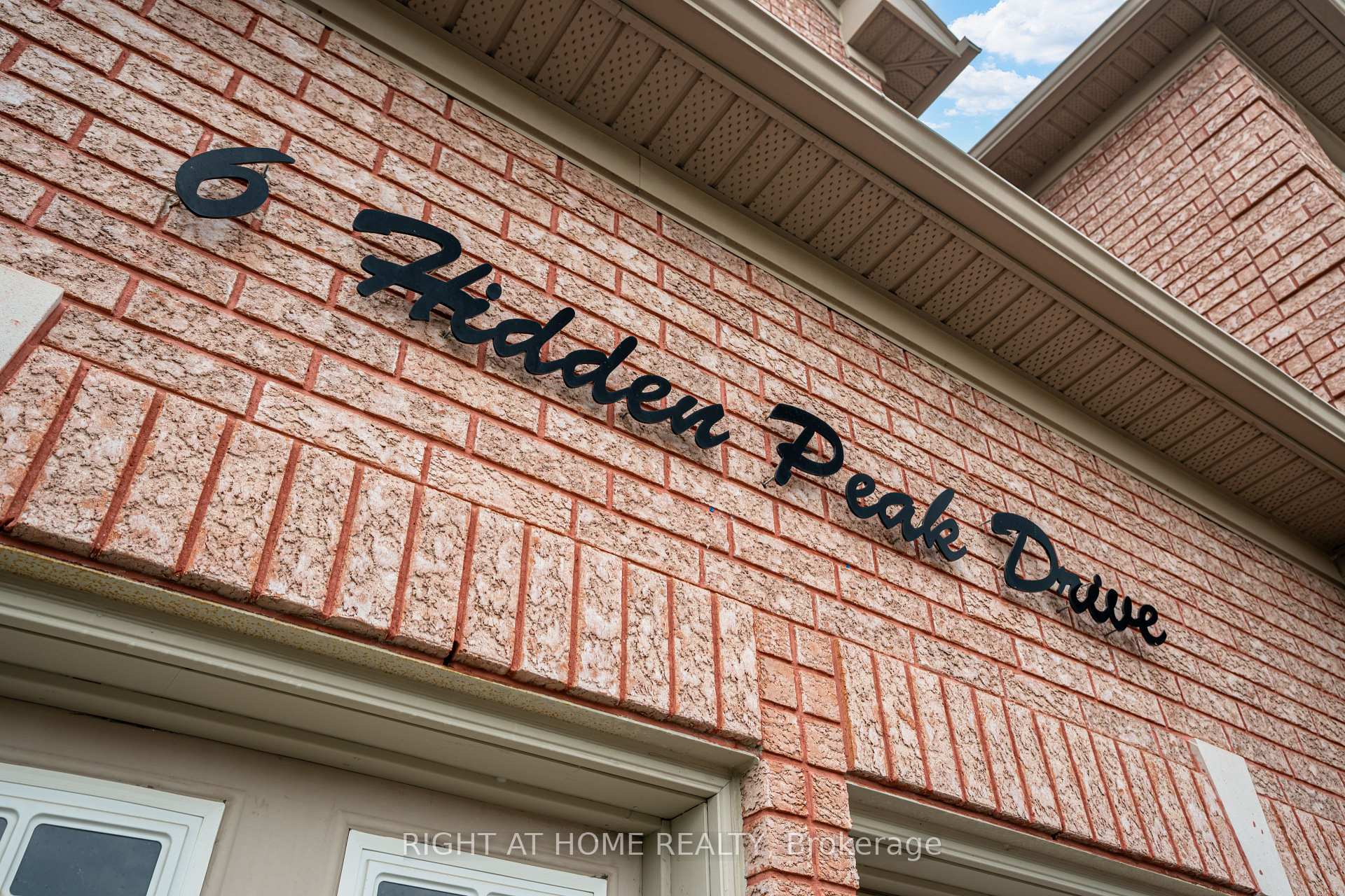 Photo 2 of 6 Hidden Peak Drive, Brampton, Sandringham-Wellington — HOMEH
