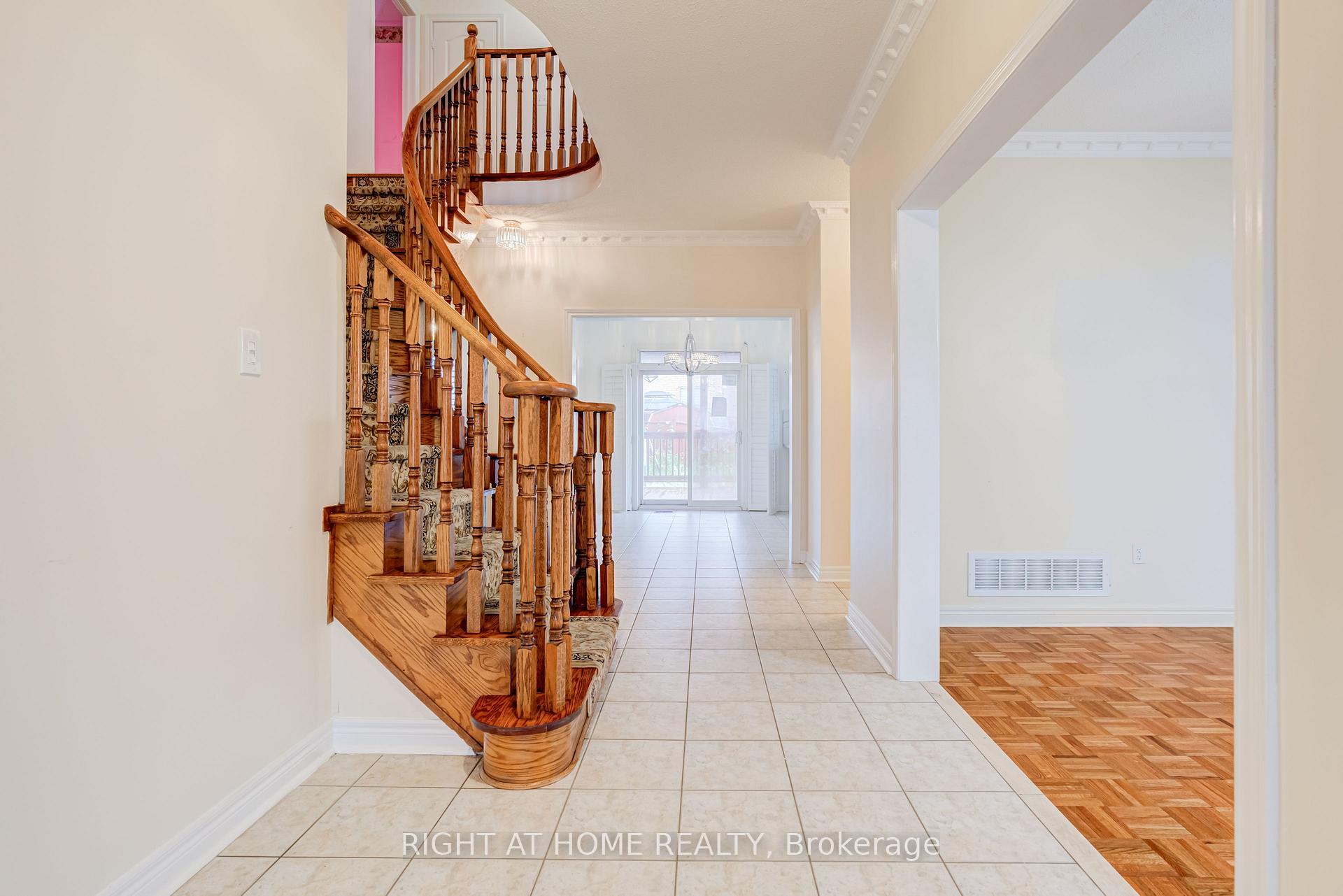 Photo 8 of 6 Hidden Peak Drive, Brampton, Sandringham-Wellington — HOMEH