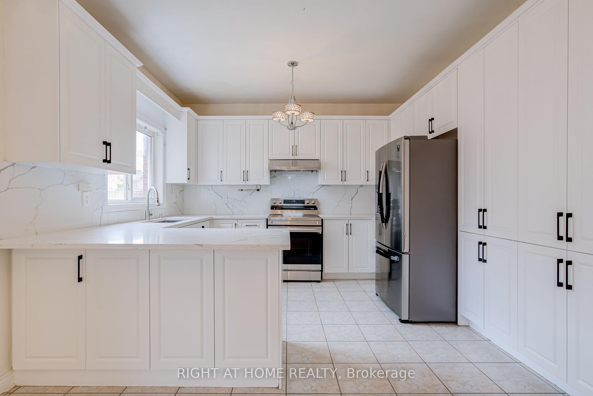 Photo 10 of 6 Hidden Peak Drive, Brampton, Sandringham-Wellington — HOMEH