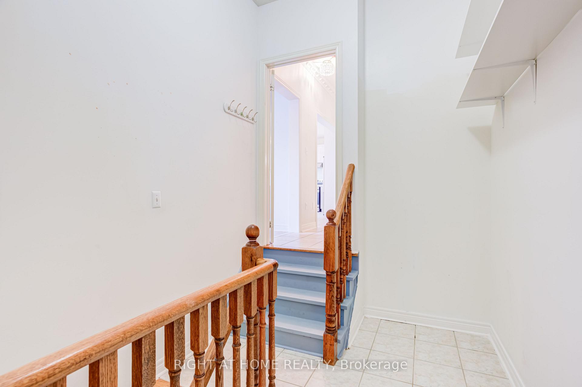Photo 14 of 6 Hidden Peak Drive, Brampton, Sandringham-Wellington — HOMEH