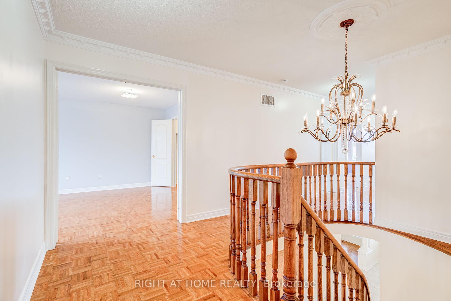 Photo 16 of 6 Hidden Peak Drive, Brampton, Sandringham-Wellington — HOMEH