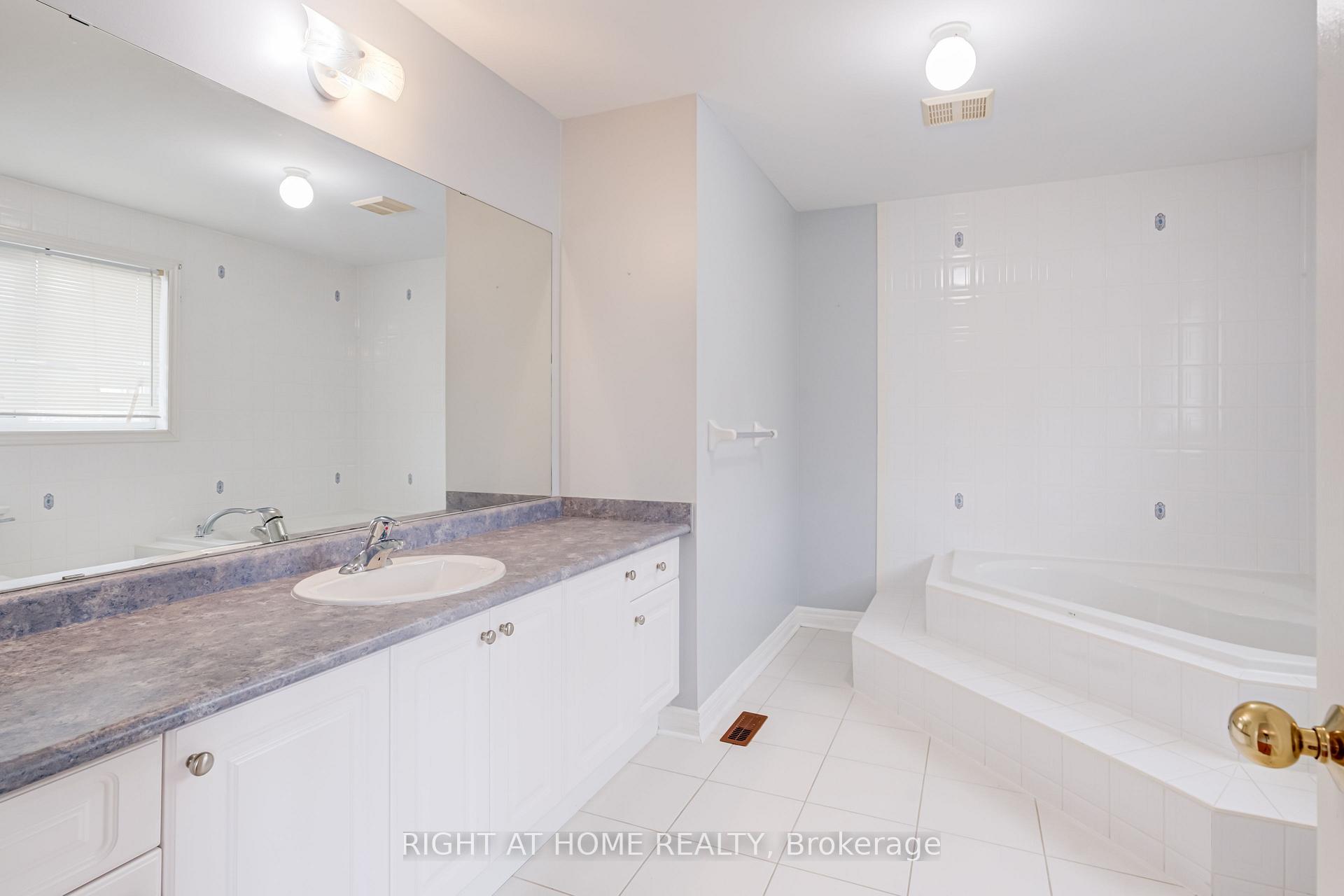Photo 19 of 6 Hidden Peak Drive, Brampton, Sandringham-Wellington — HOMEH