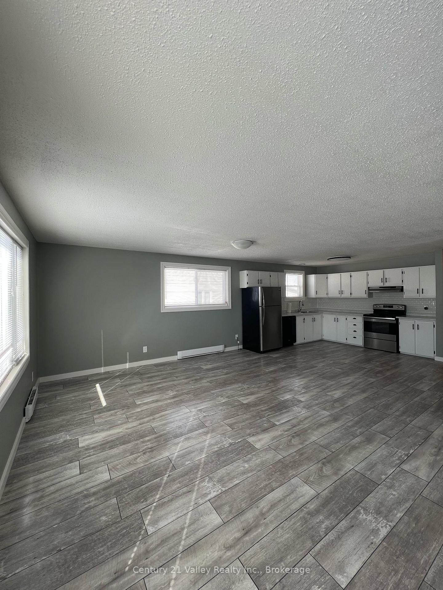 Photo 15 of 689 Fourth Street, Renfrew, Renfrew — HOMEH
