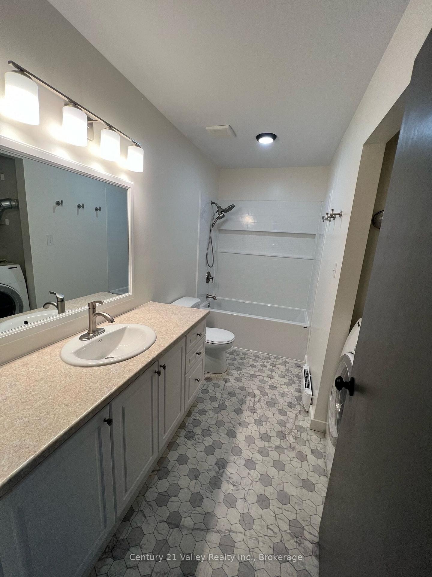 Photo 21 of 689 Fourth Street, Renfrew, Renfrew — HOMEH