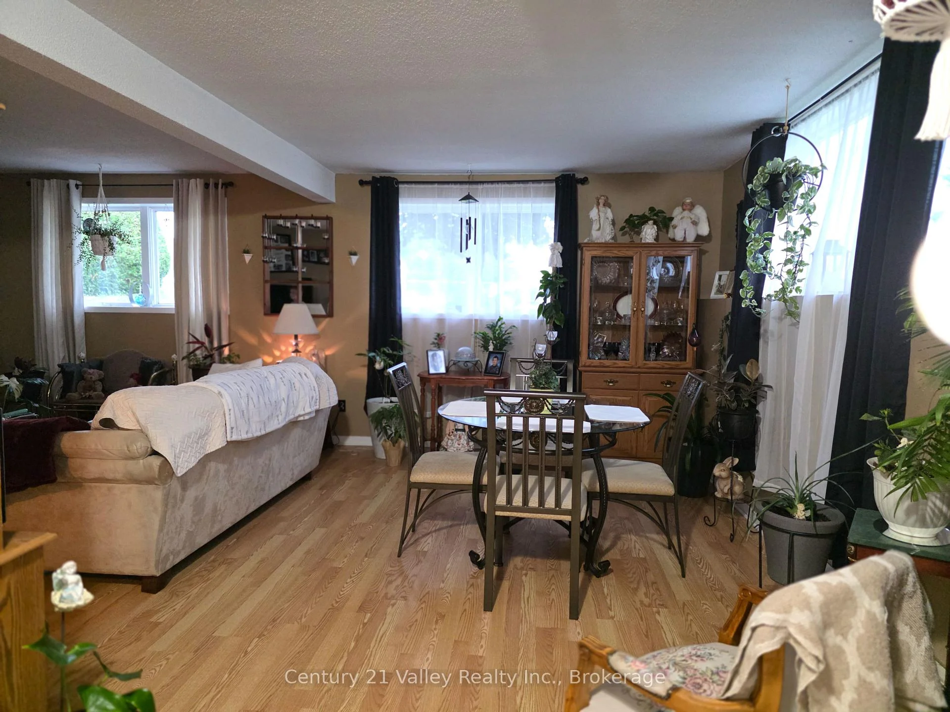 Photo 24 of 689 Fourth Street, Renfrew, Renfrew — HOMEH