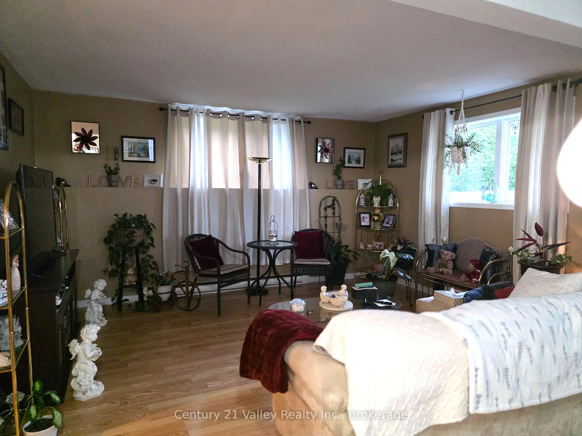 Photo 25 of 689 Fourth Street, Renfrew, Renfrew — HOMEH
