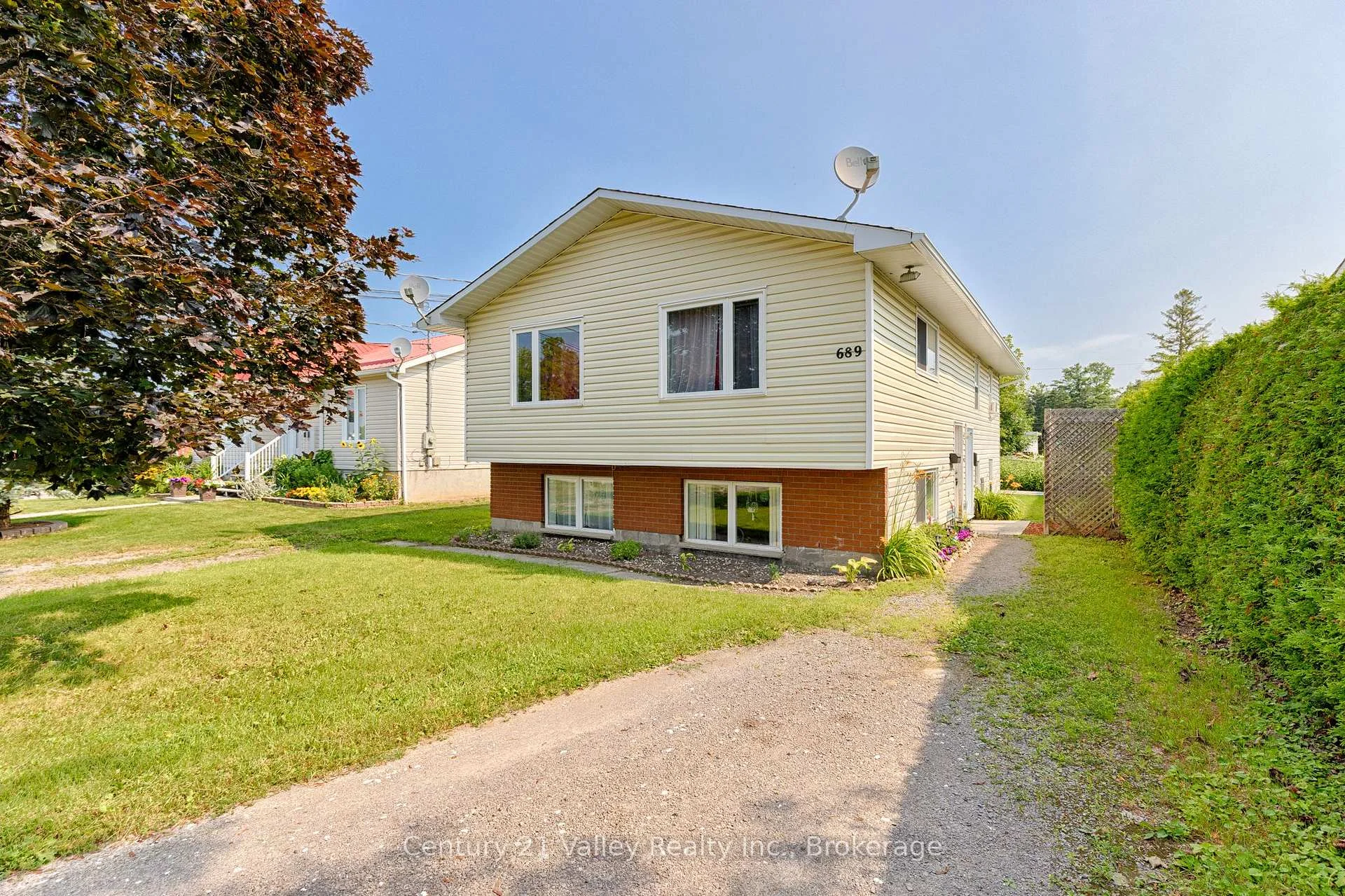 Photo 4 of 689 Fourth Street, Renfrew, Renfrew — HOMEH