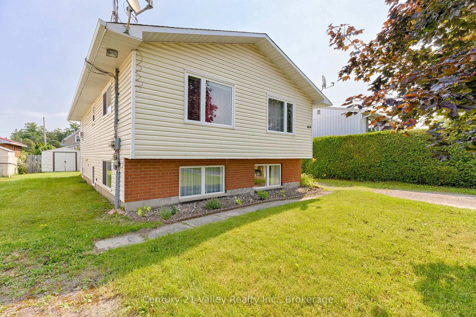 Photo 6 of 689 Fourth Street, Renfrew, Renfrew — HOMEH