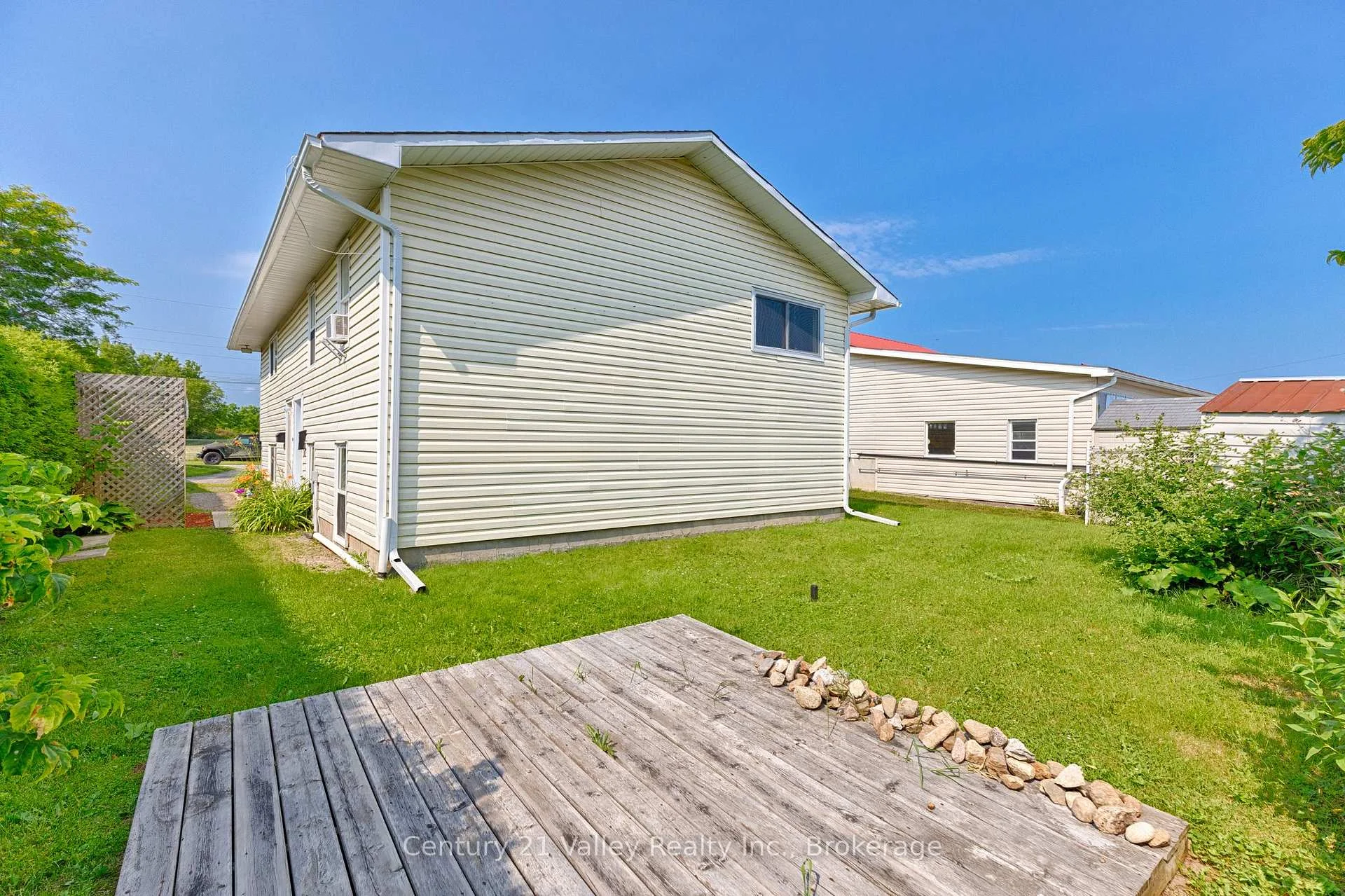 Photo 10 of 689 Fourth Street, Renfrew, Renfrew — HOMEH