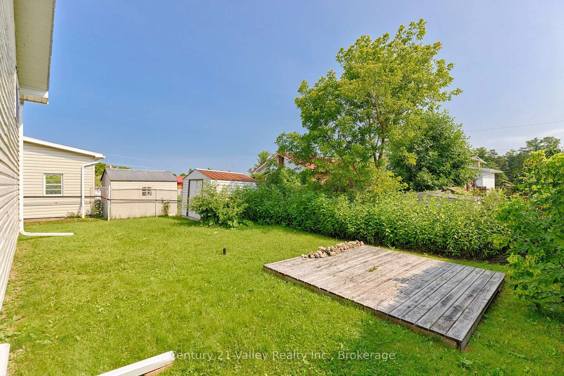 Photo 11 of 689 Fourth Street, Renfrew, Renfrew — HOMEH