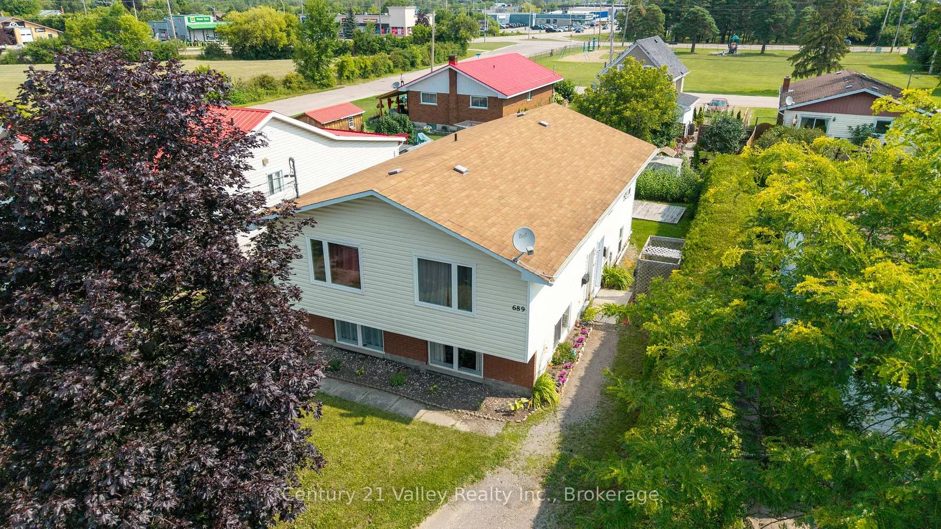 Photo 13 of 689 Fourth Street, Renfrew, Renfrew — HOMEH